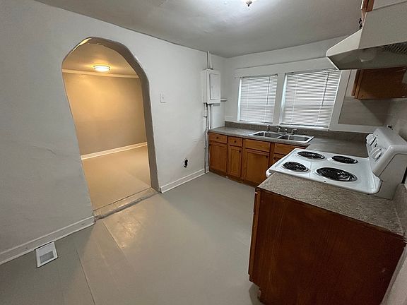 3rd image of 2311 Alameda St