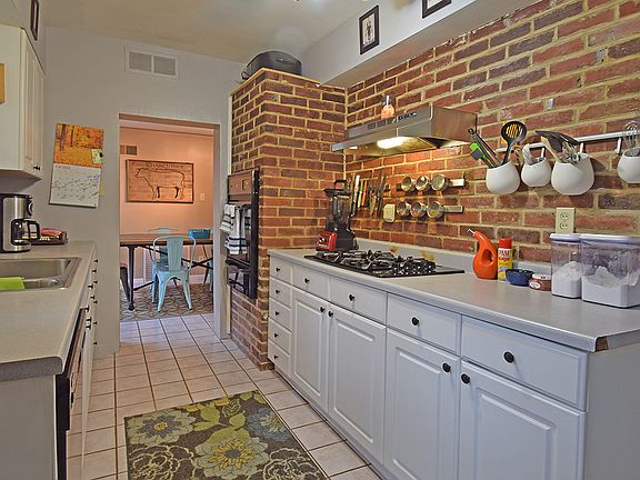 3rd image of 54 Orchard Ln