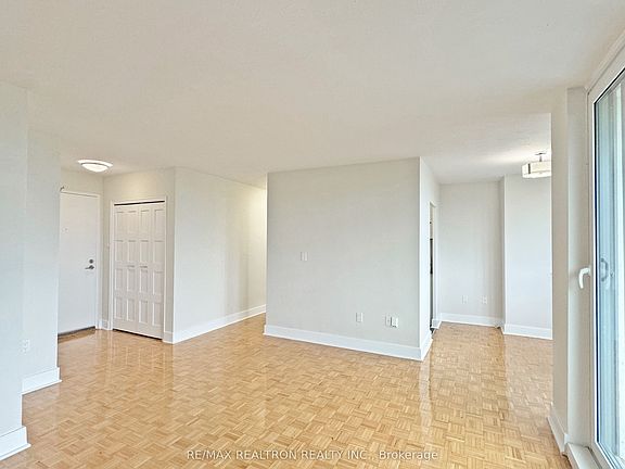 5th image of 485 Huron St #903