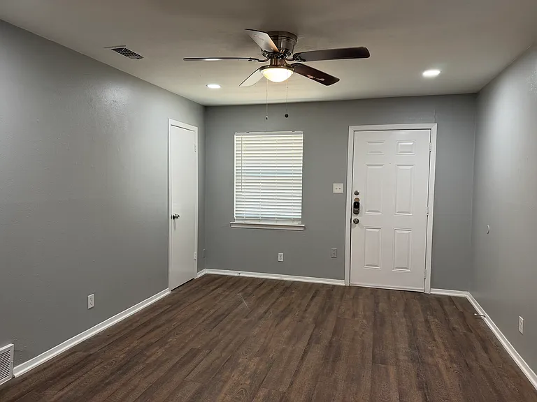 2511 Normont Cir — Photo 4