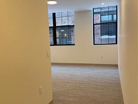 3rd image of 1117 W Fayette St #115