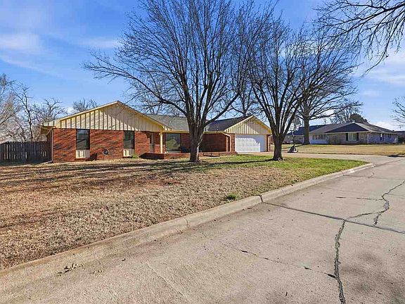4th image of 4902 W Country Club Dr