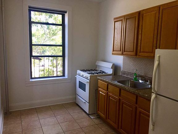 5th image of 2392 24th St APT 2B