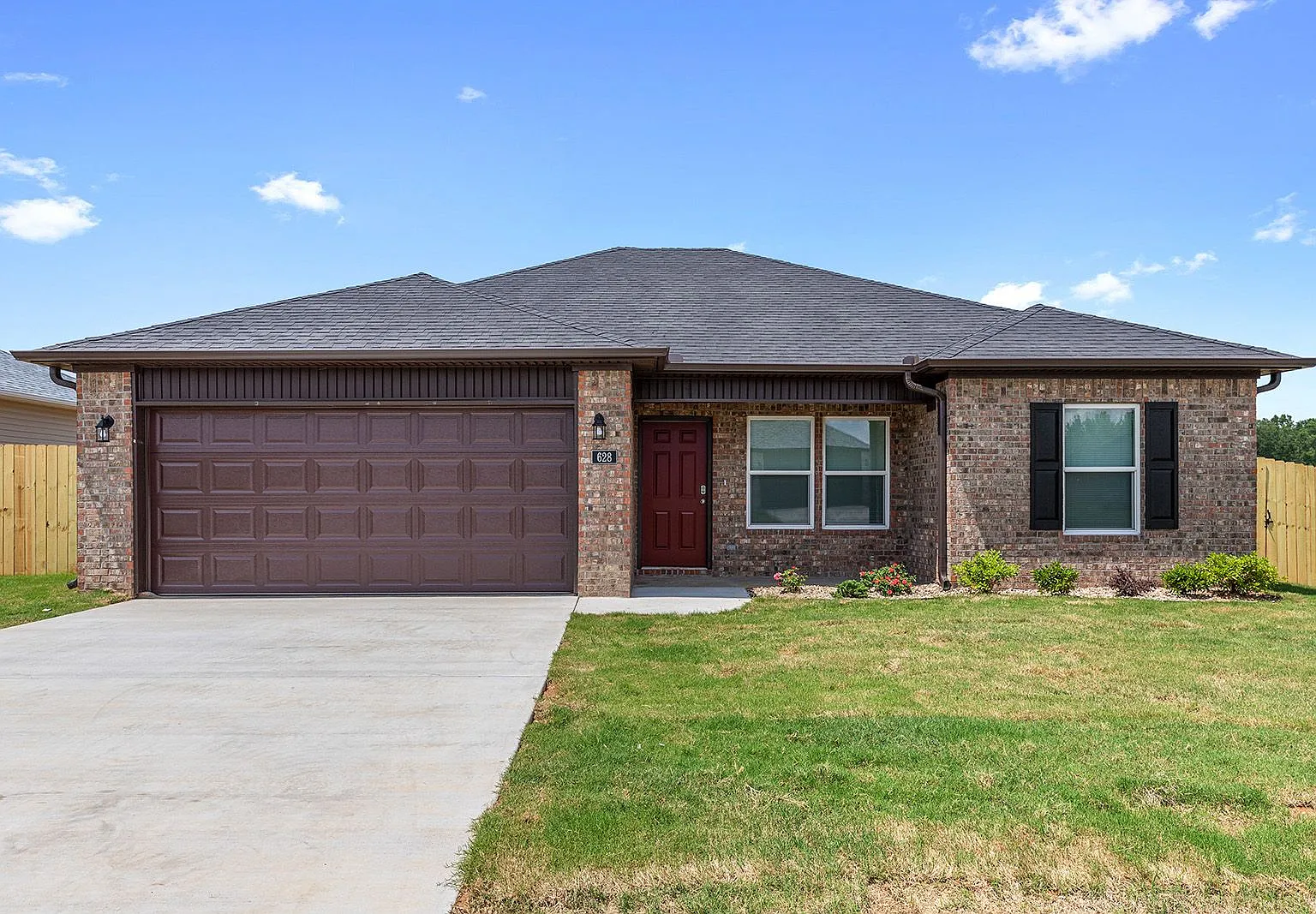 628 Timberline Rd — Photo 1