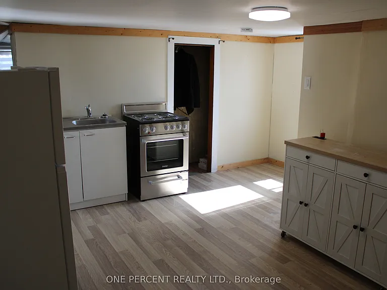 80 Poplar Ave #B — Photo 2