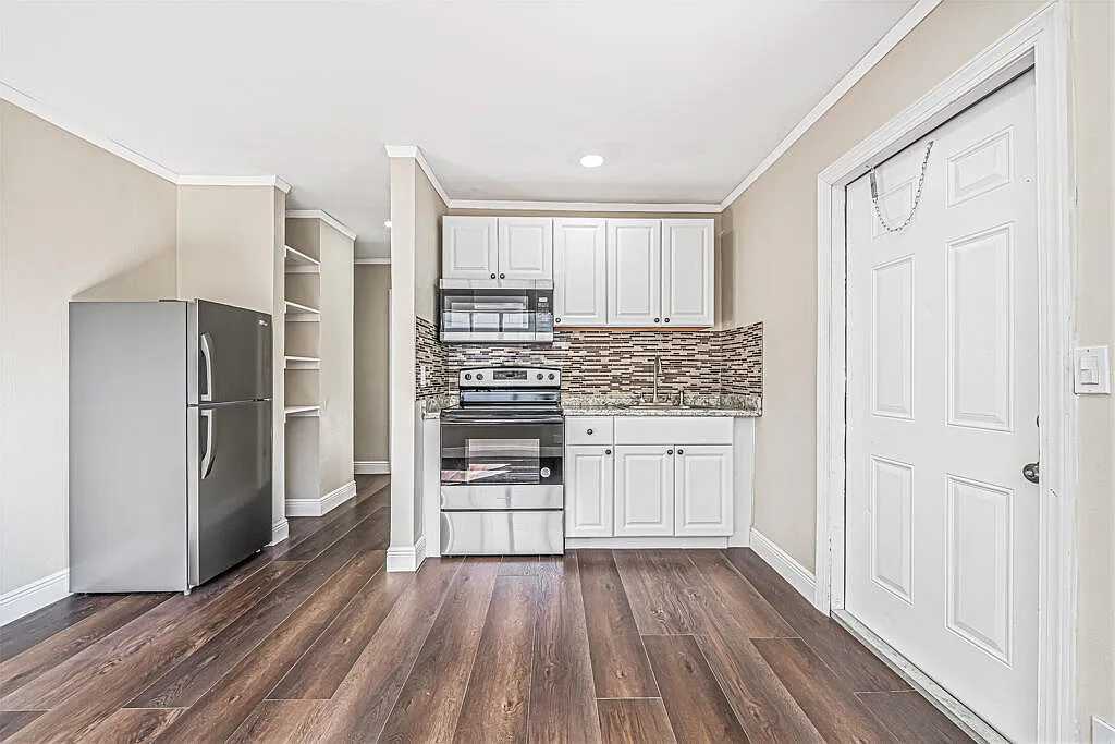 1 bed, 1.0 bath, 1736 sqft, $1,400 — Photo 2