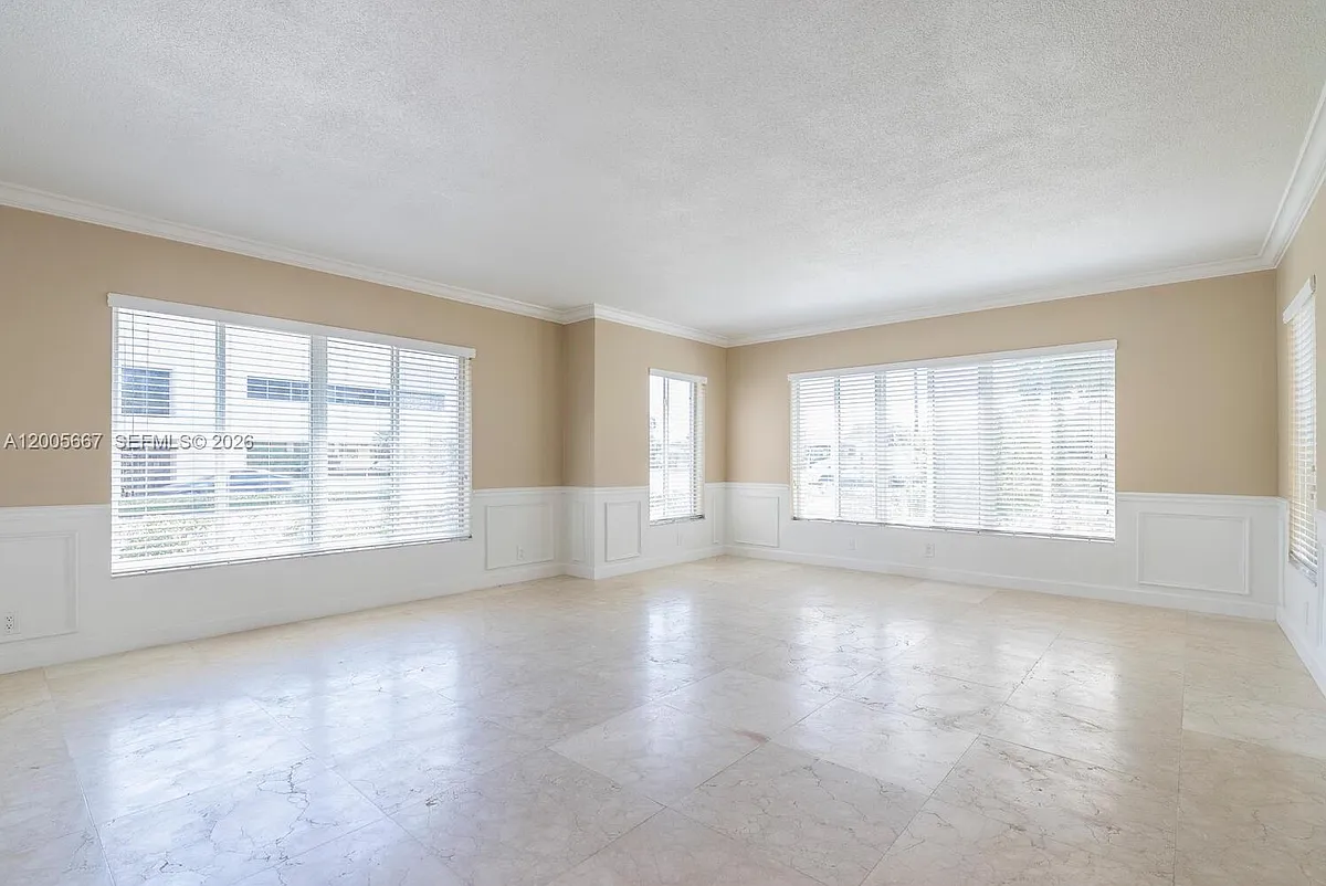 Building Photo - 2890 Le Jeune Rd #2890