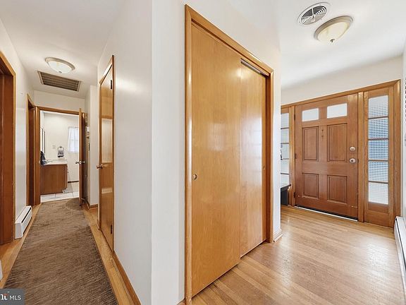 4th image of 24 Springfield Ln