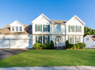 16 Falmouth Ct, Middletown, CT 06457