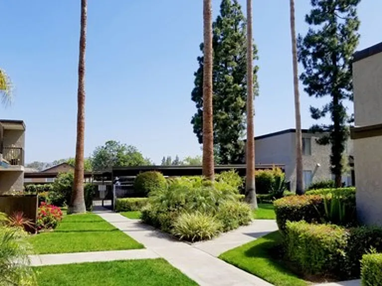 Casa del Valle Apartments — Photo 11