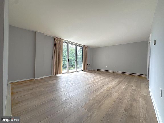 5th image of 3245 Rio Dr APT 305