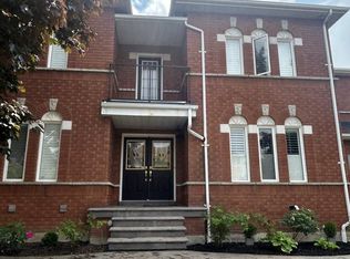 976 Southfork Dr, Mississauga, ON L5V 2K6
