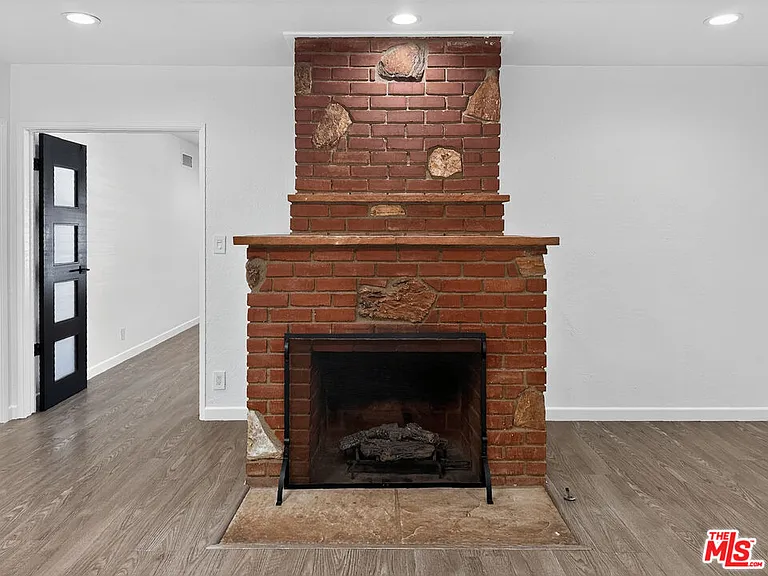 16746 Tupper St — Photo 13