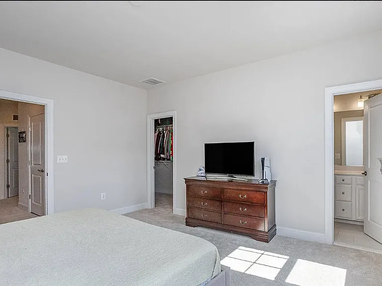 1825 Sag Harbor Ln — Photo 12