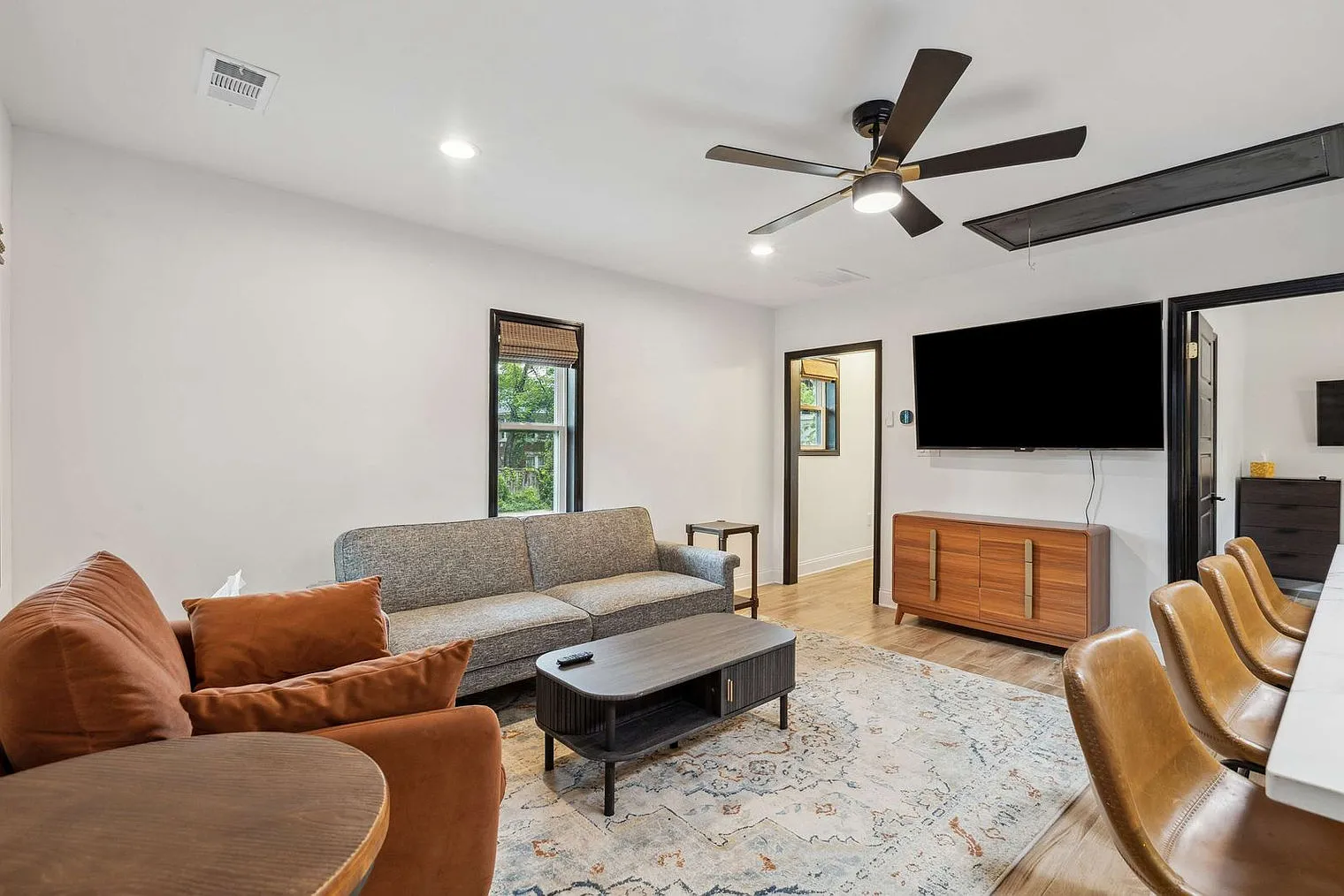 2 bed, 2.0 bath, $2,382 — Photo 2