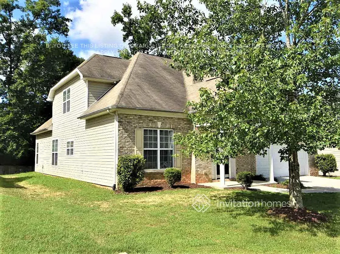 8627 Ridgeline Ln Charlotte, NC 28269 — Photo 2