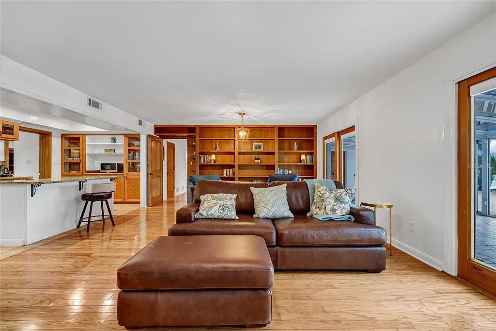 4 bed, 4.5 bath, 2271 sqft, $4,900 — Photo 4