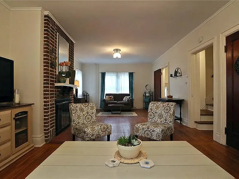 238 Greenwood Pl — Photo 2