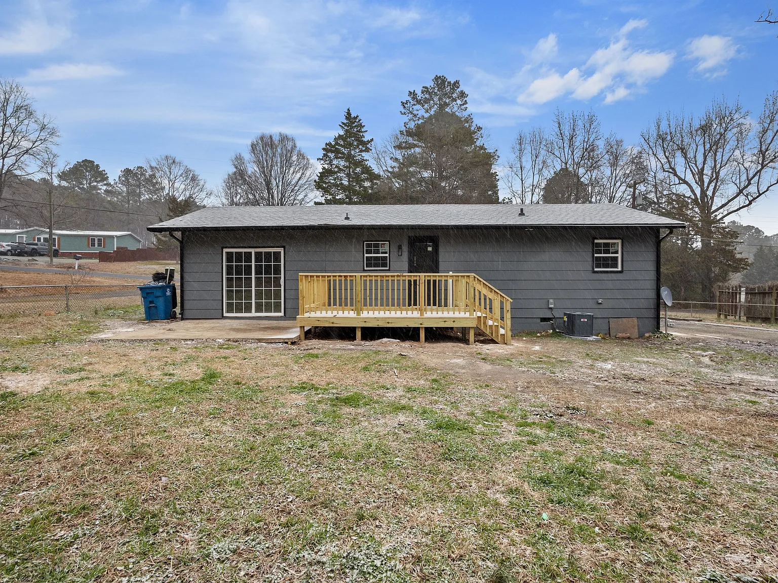 3 bed, 920 sqft, $1,800 — Photo 2