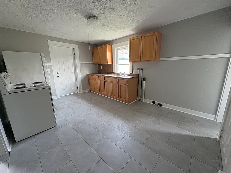243 Roosevelt Dr — Photo 2