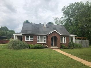 725 E Main St, Crump, TN 38327