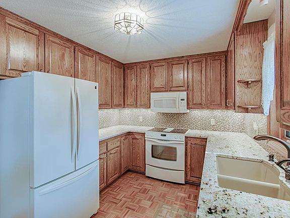 3rd image of 9048 Glen Edin Ln