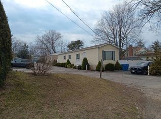 725 E Avenue Ext, Riverhead, NY 11901