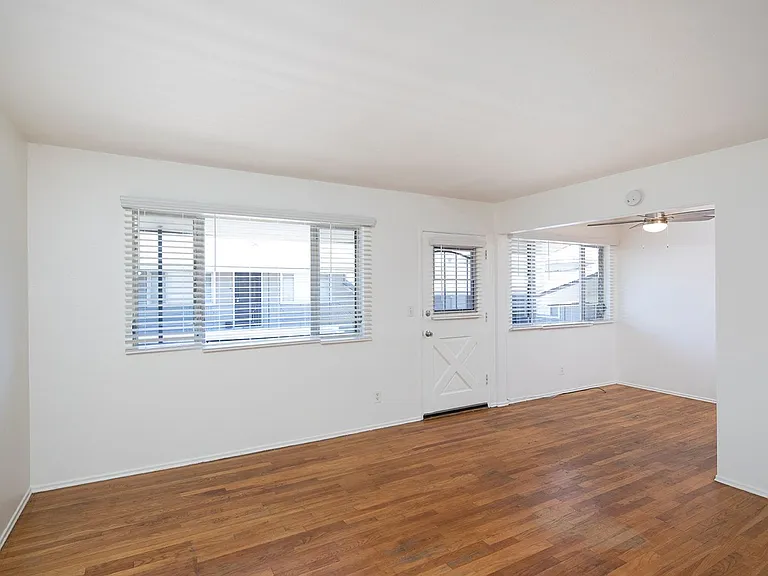 Talmadge Pacific Apartments — Photo 5