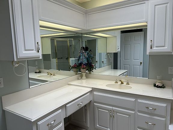 4th image of 4220 Primrose Ln