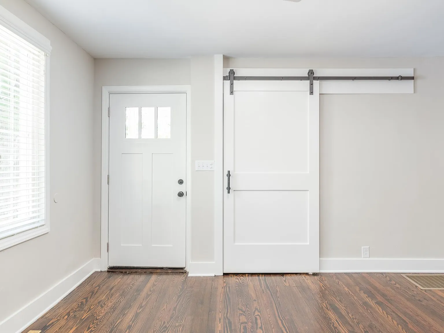 2 bed, 950 sqft, $2,300 — Photo 2