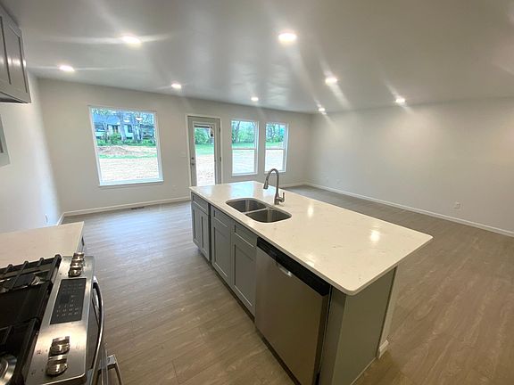 3rd image of 1211 Hanna Ave