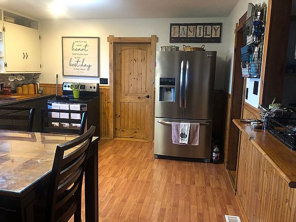 3rd image of 115 Columbine Ln