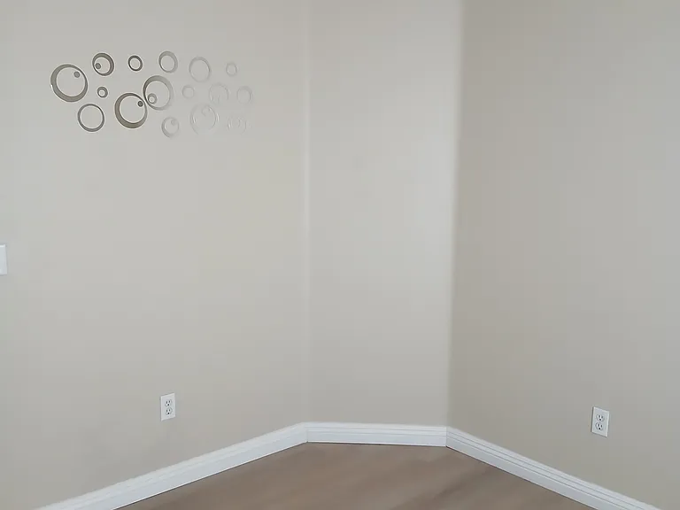 1424 Harding Ct — Photo 7