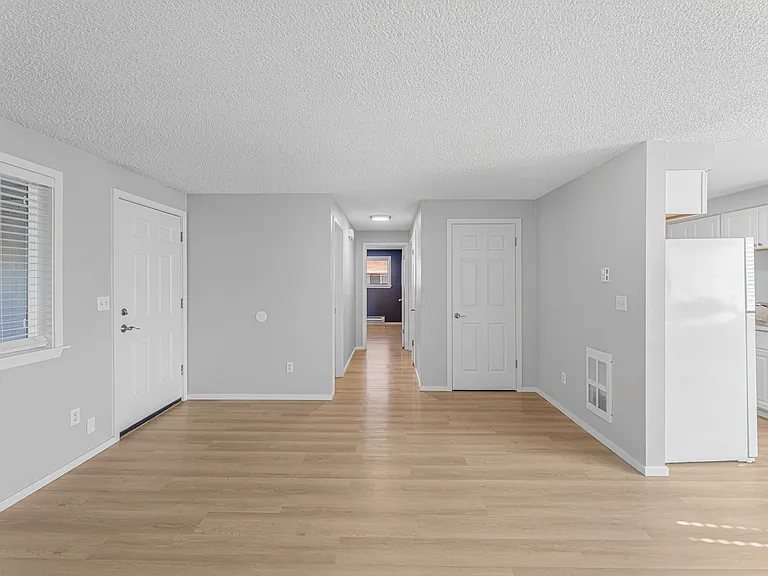 511 Avenue D #D — Photo 7