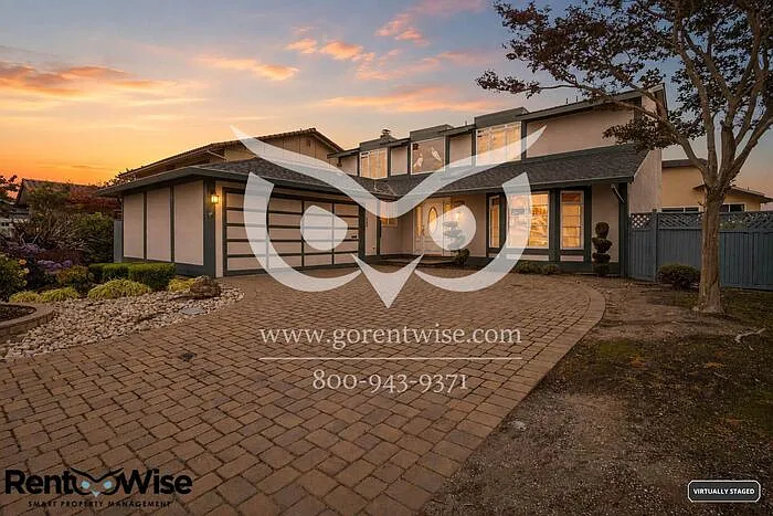 1032 Egret St