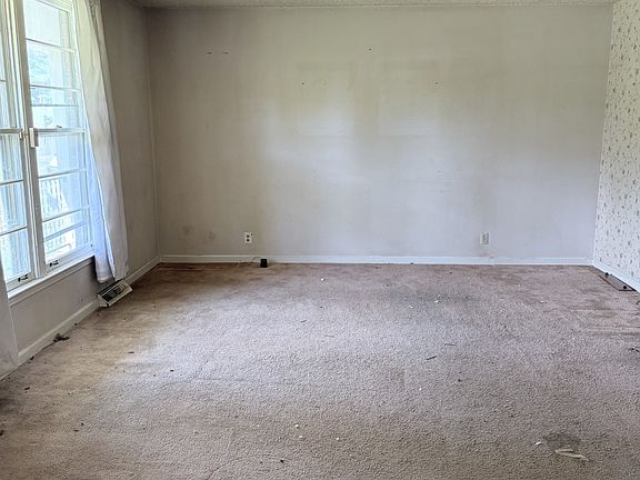 3rd image of 2945 Edge Moor Dr