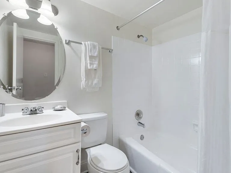 Berkdale Apartments — Photo 10
