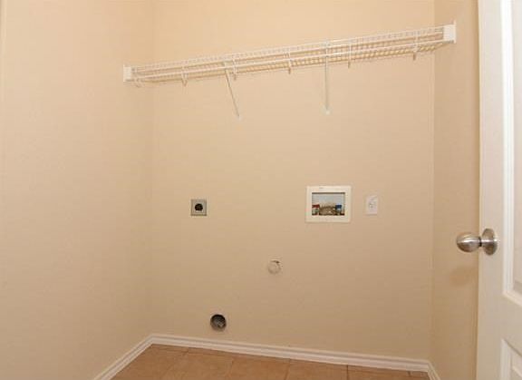 Spacious laundry room.
