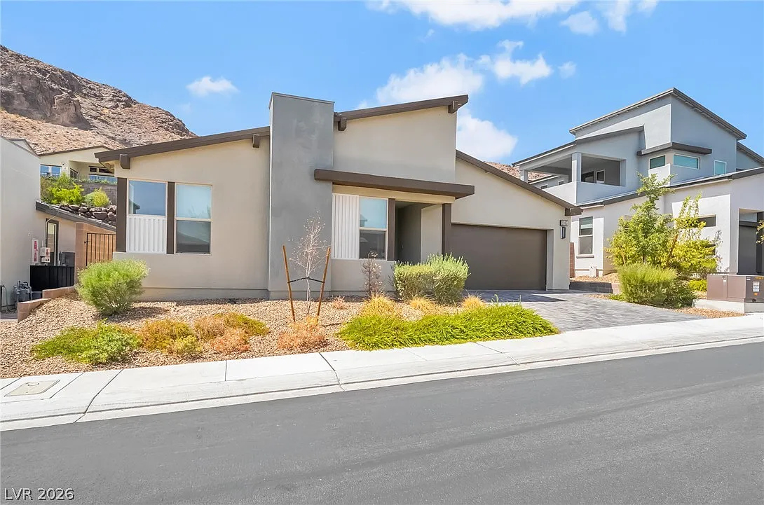 4 bed, 3.0 bath, 2737 sqft, $4,800 — Photo 1