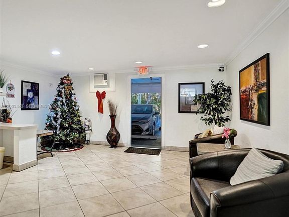 2nd image of 500 NE 14th Ave APT 306