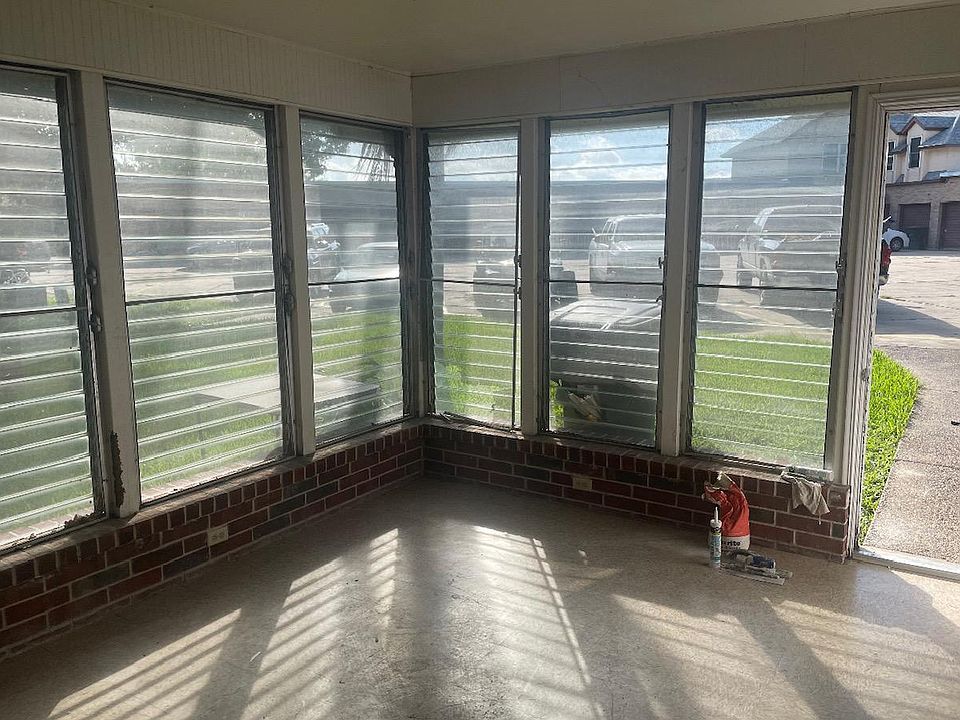 1st image of 417 Palm Valley Cir