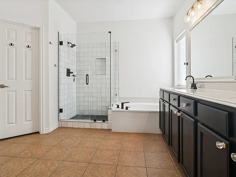 1116 Charleston Ln — Photo 17