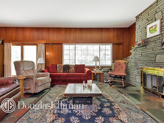 5th image of 9 Renville Ct