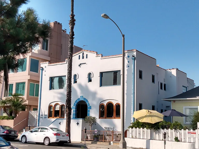 2213 Ocean Ave — Photo 2