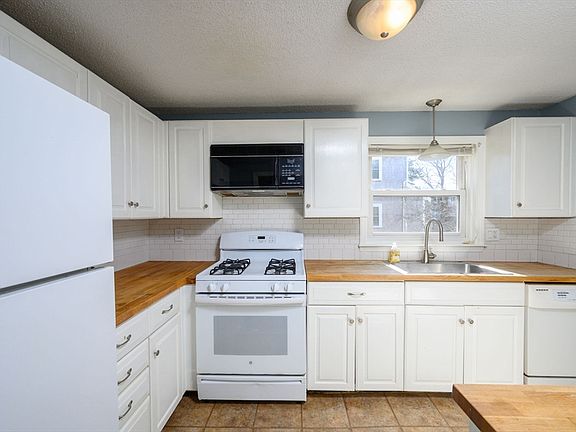 3rd image of 5 Harbor Hill Dr #5