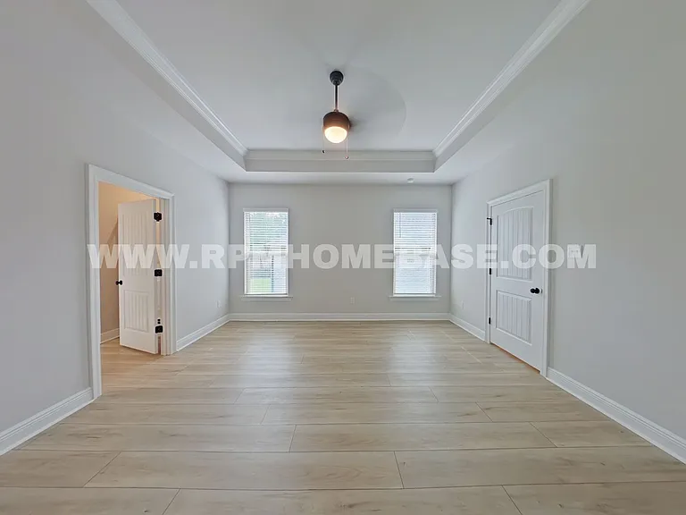 2700 Louise Dr — Photo 9