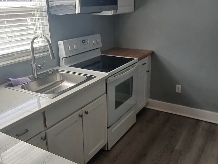 1314 W Rambla St — Photo 12