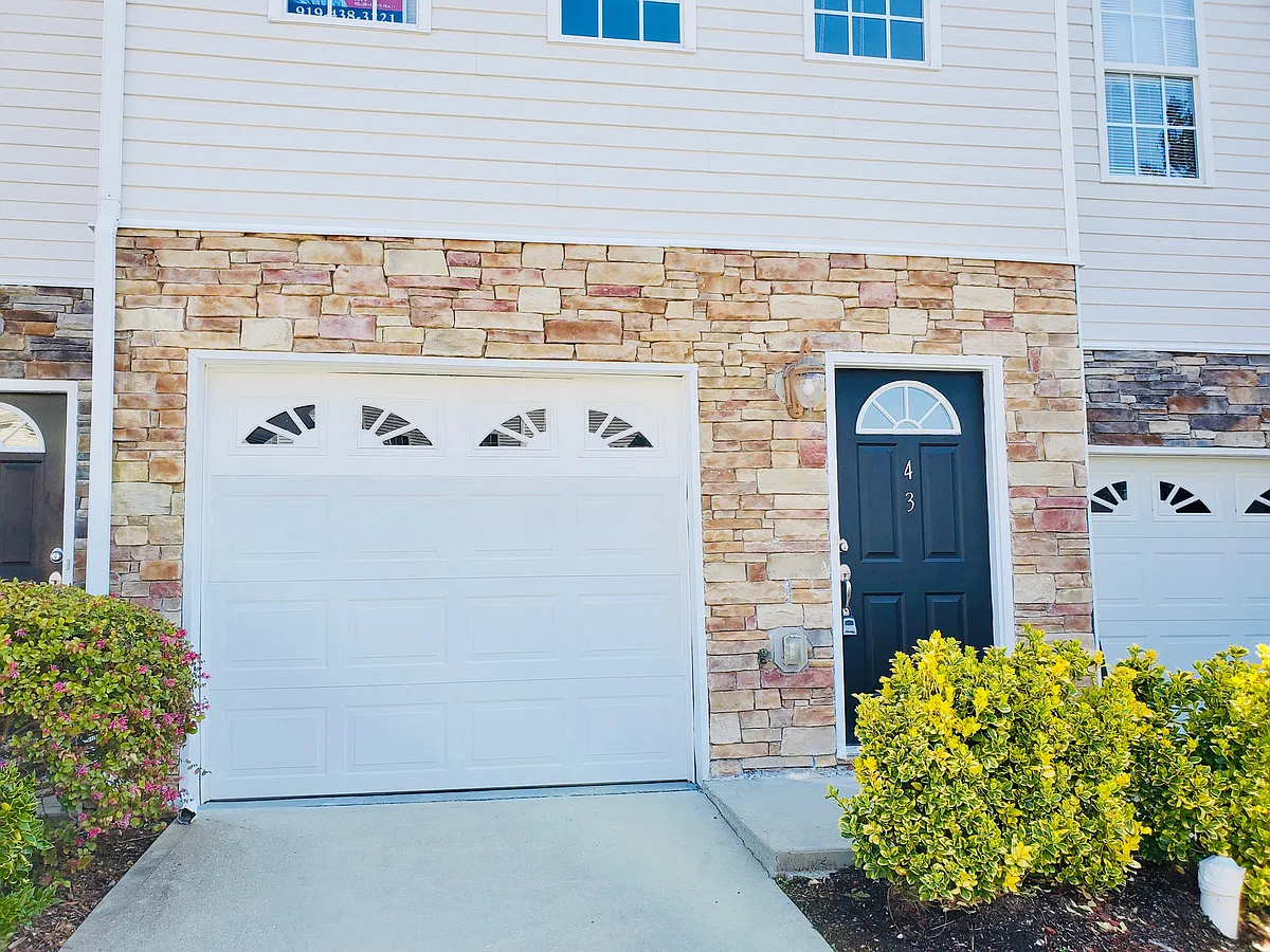 Building Photo - 651 Ganyard Farm Way #43