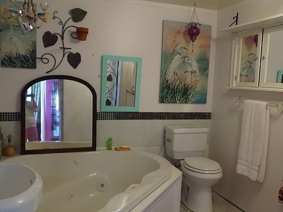 1st image of 708 51st Avenue Plz W