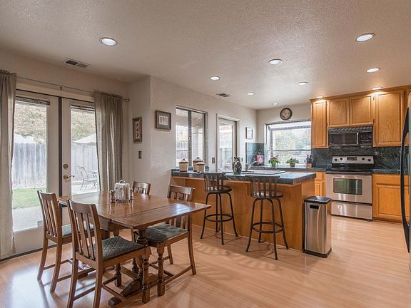 4th image of 2505 Cottonwood Dr